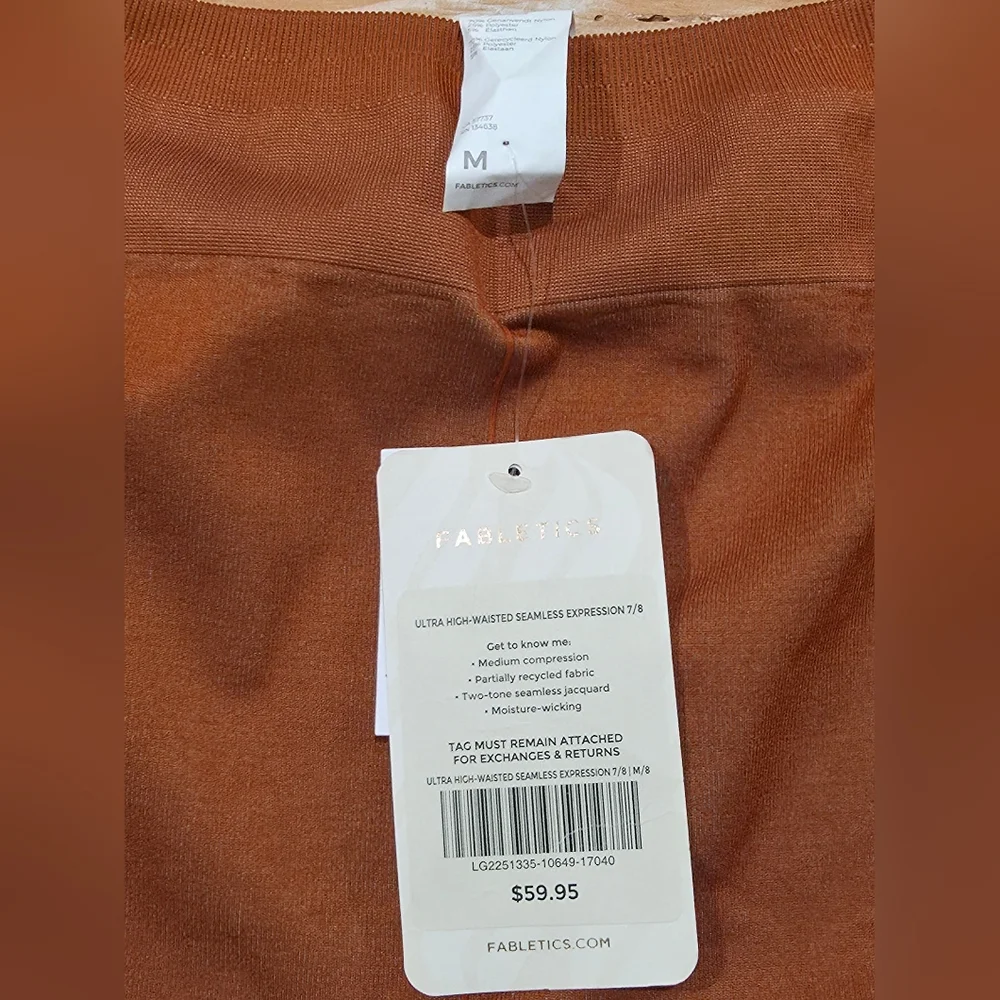NWT Fabletics Ultra High Waisted Seamless Expression 7/8 Leggings Pants‎ M